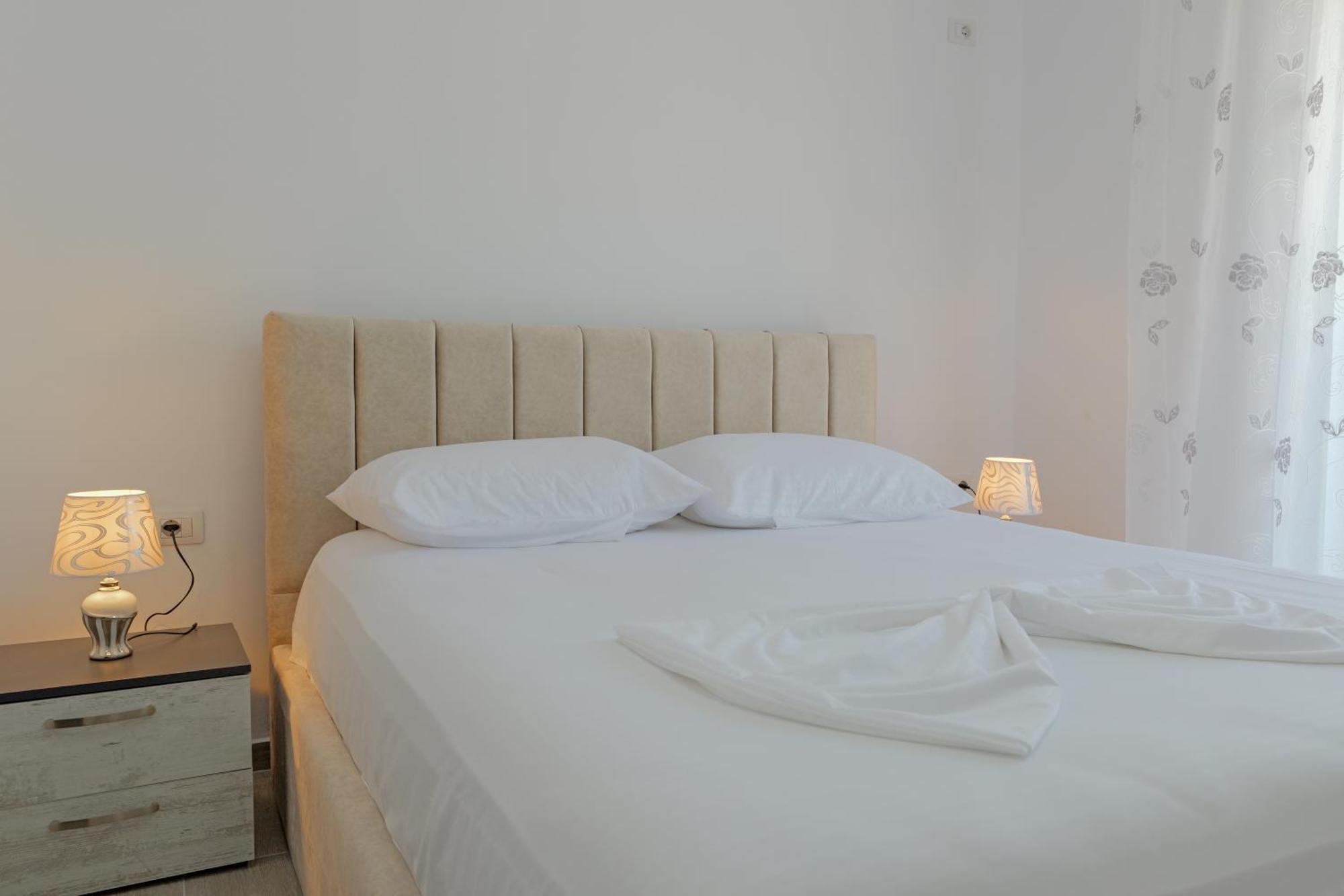 Aldisen Apartment Sarande Bagian luar foto