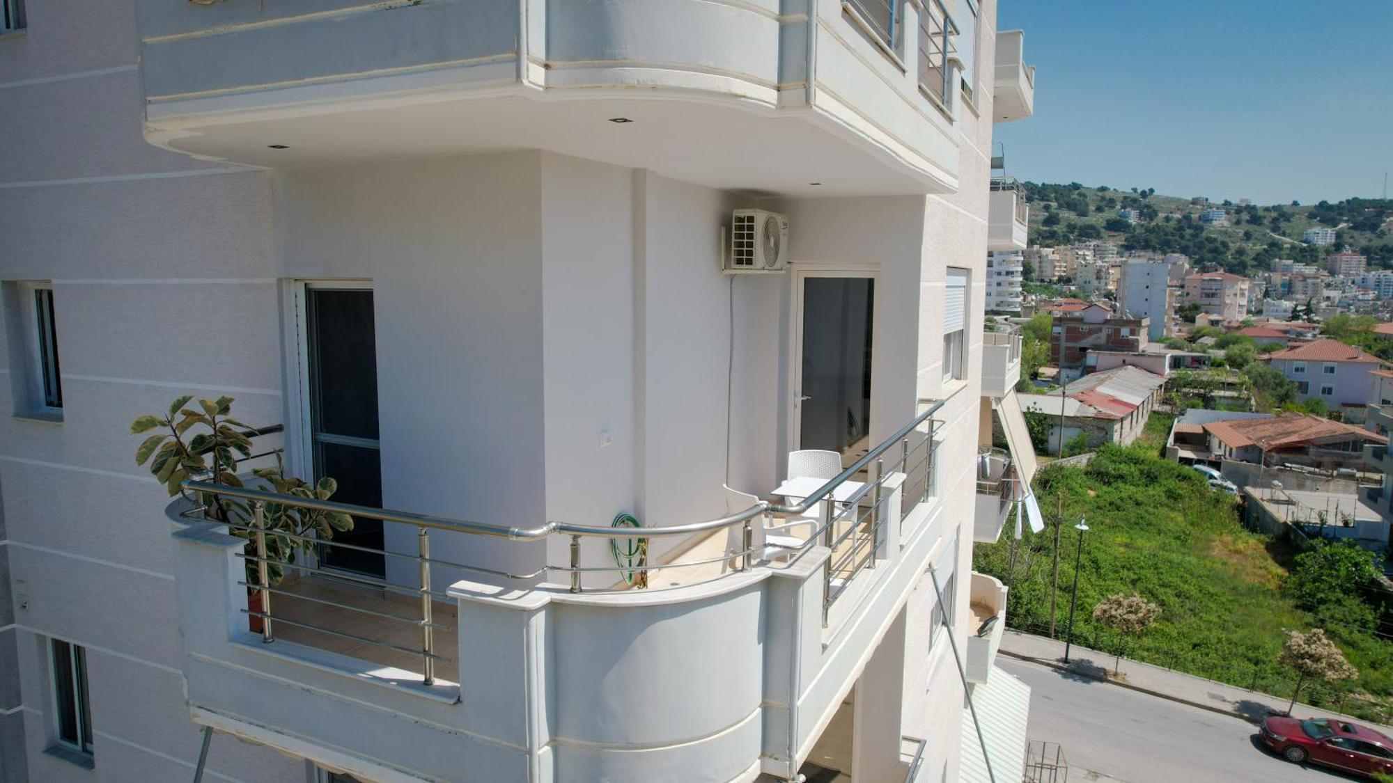 Aldisen Apartment Sarande Bagian luar foto