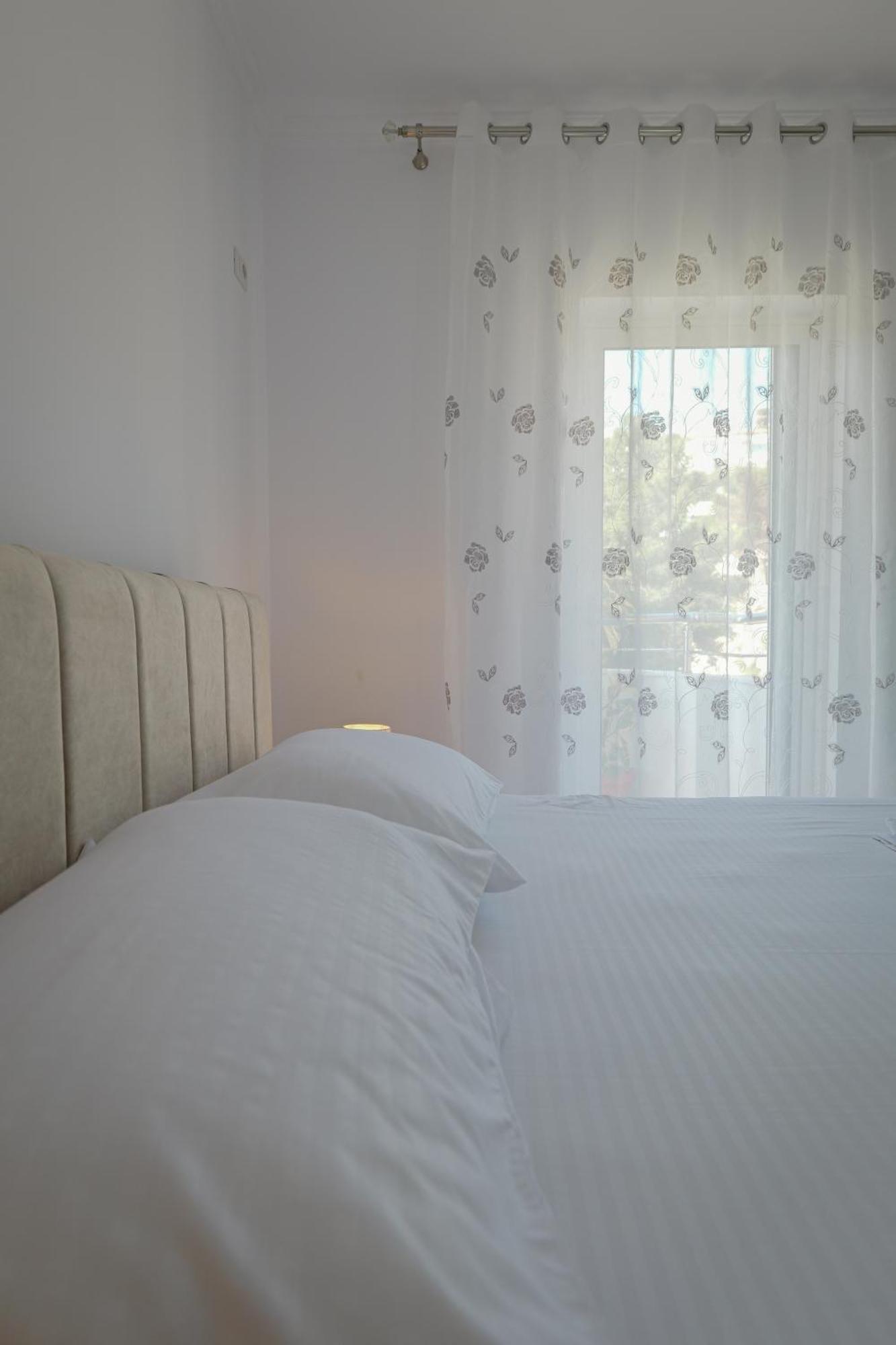 Aldisen Apartment Sarande Bagian luar foto